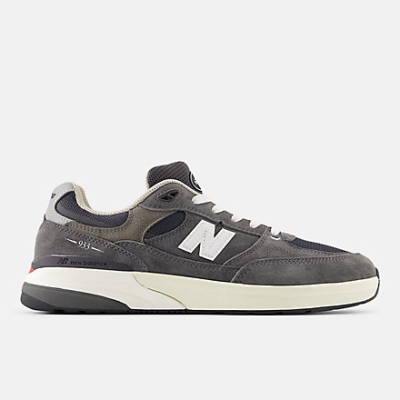 NB Numeric Andrew Reynolds 933 Shoes