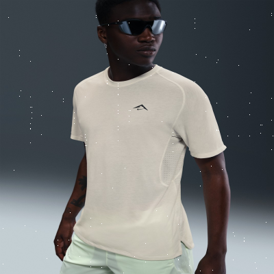 Recycled MaterialsNike Trail Solar ChaseMen's Dri-FIT ADV Short-Sleeve Running Top
