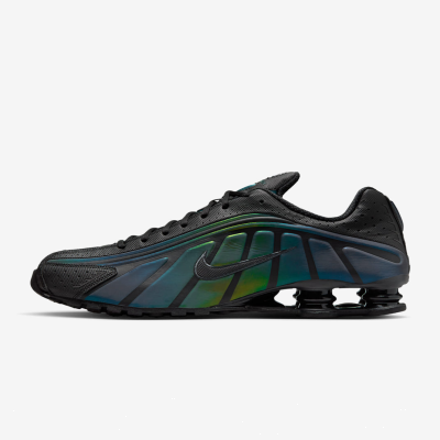 Nike Shox R4 SEMen's Shoes With Reflective Design Accents
