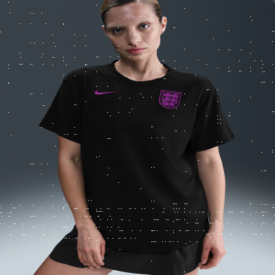Recycled MaterialsEngland RelaxedWomen's Nike One Dri-FIT Football Short-Sleeve Top