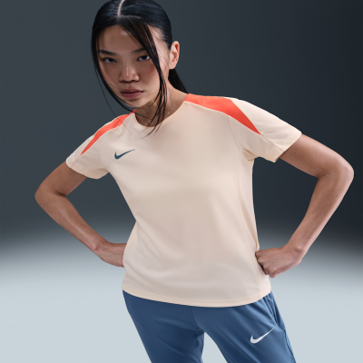 Recycled MaterialsNike StrikeWomen's Dri-FIT Short-Sleeve Football Top