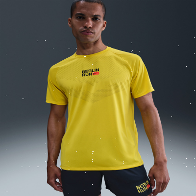 Recycled MaterialsNike StrideMen's Dri-FIT ADV Short-Sleeve Running Top