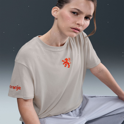 Recycled MaterialsNetherlands RelaxedWomen's Nike One Dri-FIT Football Short-Sleeve Top