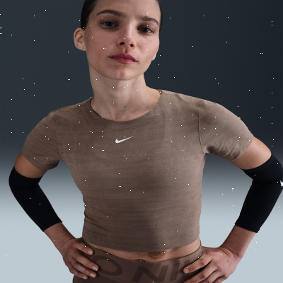 Recycled MaterialsNike ProWomen's Dri-FIT Short-Sleeve Cropped Jacquard Top