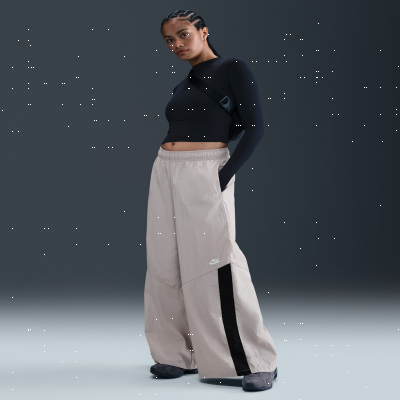 Recycled MaterialsNike SportswearWomen's Wide-Leg Woven Trousers