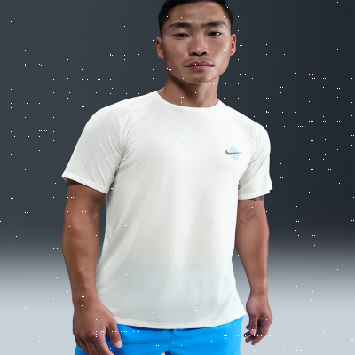Recycled MaterialsNike StrideMen's Dri-FIT ADV Short-Sleeve Running Top