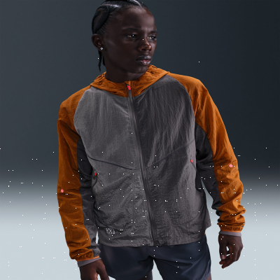 Recycled MaterialsNike Running DivisionMen's Water-Repellent Running Jacket