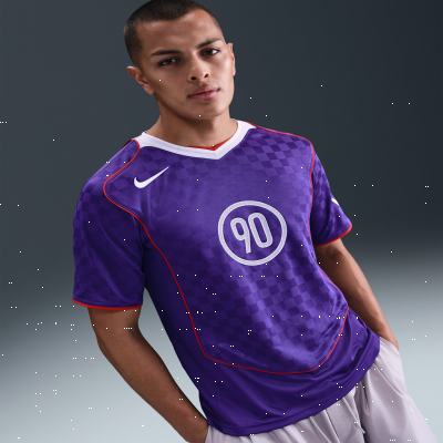 Recycled MaterialsNike Total 90Men's Dri-FIT Short-Sleeve Football Top