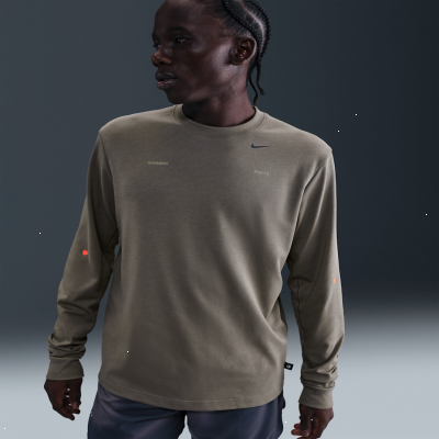 Recycled MaterialsNike PrimaryMen's Dri-FIT Long-Sleeve Top