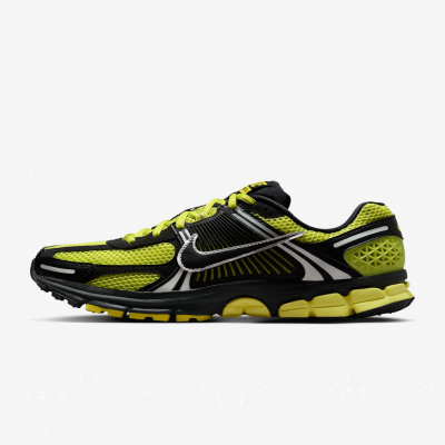 Nike Zoom Vomero 5Women's shoes with reflective accents